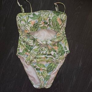 NWOT  Target shade shop never worn one piece bathing suit women’s Medium